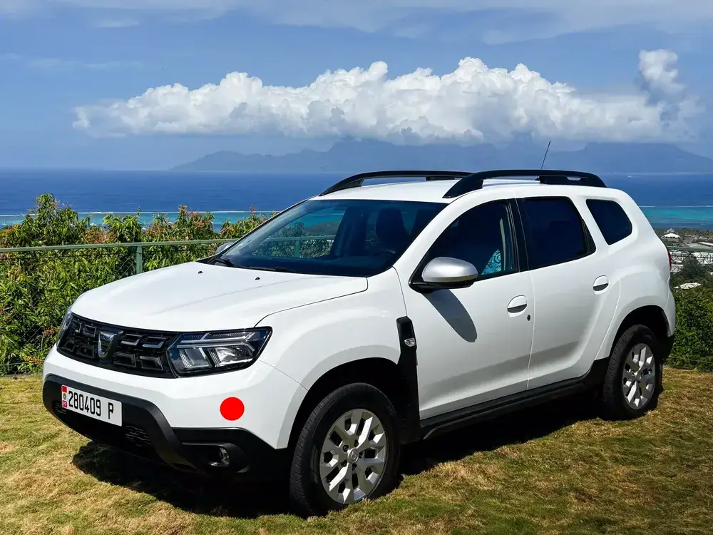 Dacia Duster blanc en location chez Adan'Eco Location