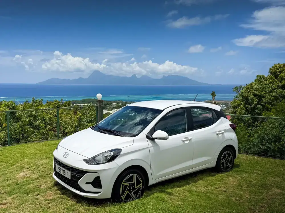 Hyundai Gi-10 blanche en location